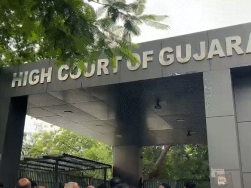 गुजरात हाईकोर्ट के जज का मध्यप्रदेश तबादला:  विरोध में एडवोकेट्स एसोसिएशन ने अदालती कामकाज बंद किए, 6 सदस्यीय समिति बनाई – Gujarat News